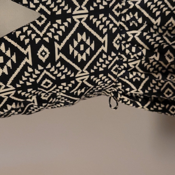 DEX sheer V neck front dress - Picture 5 of 10